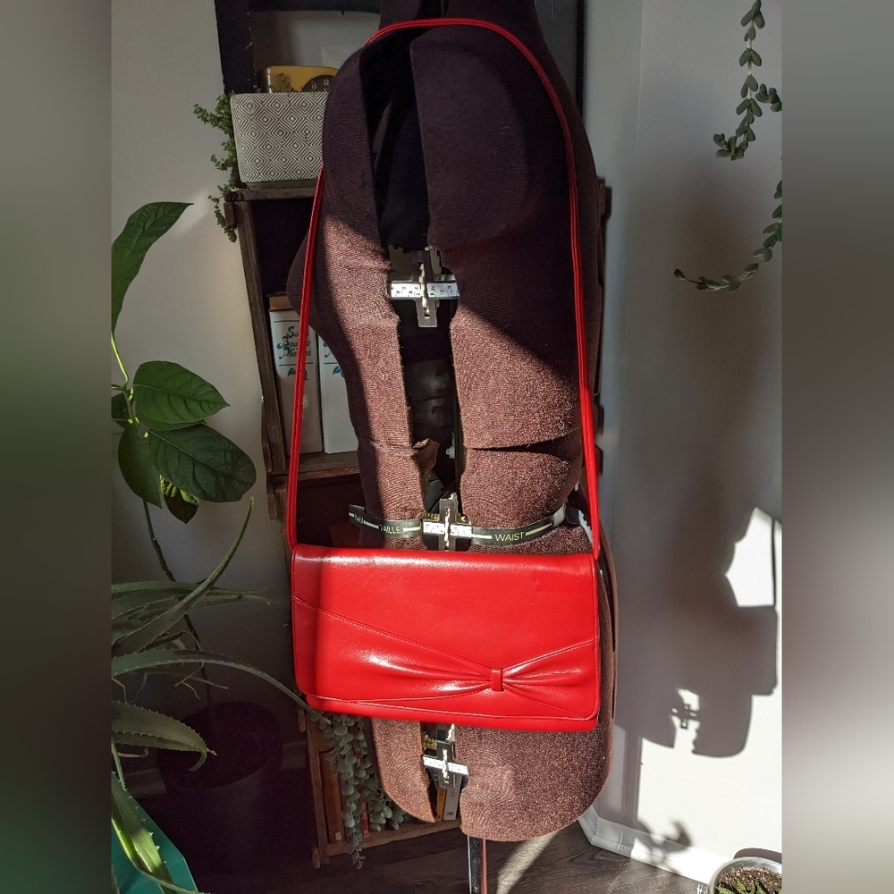 Cute‎ Red vinyl shoulder purse with bow detail on flap